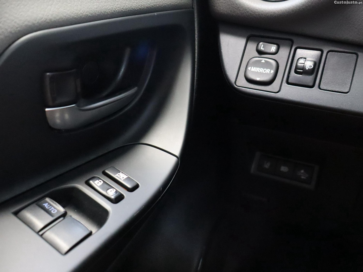 Toyota Yaris 1.5 HSD Comfort — fotografia 10