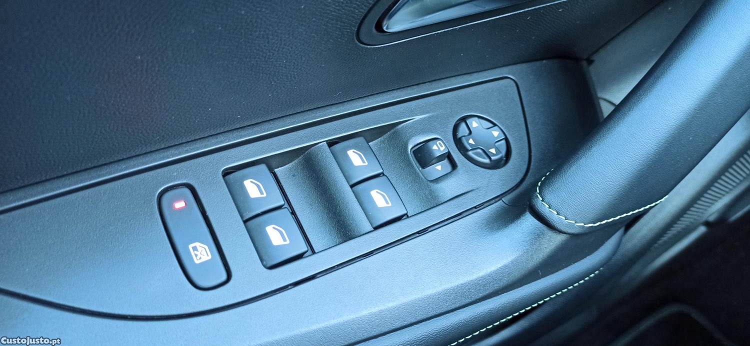 Peugeot e-2008 GT PACK — fotografia 8