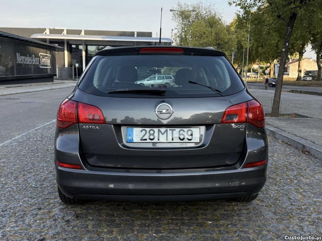 Opel Astra Sports Tourer — fotografia 9