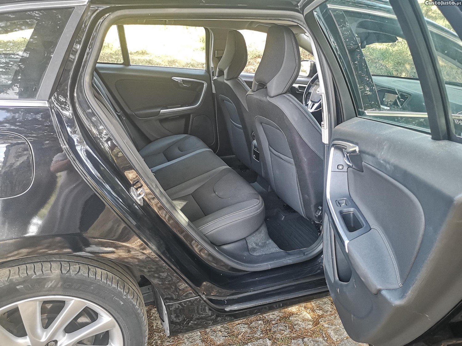 Volvo V60 2.0 D4 181CV MOMENTUM GEARTRONIC - FULL EXTRAS - C/ GARANTIA - COMO NOVA - "Preço Imbatível" - — fotografia 6