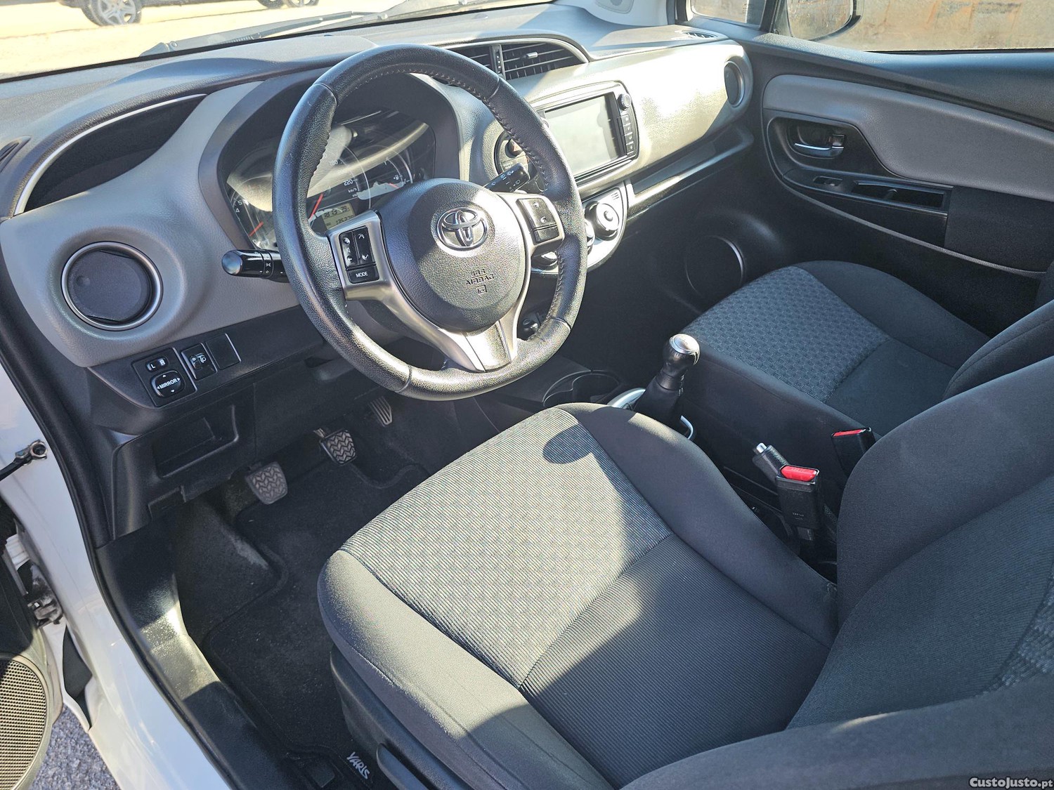 Toyota Yaris 1.0 VVT-i Confort AC + CAMERA TRASEIRA — fotografia 3