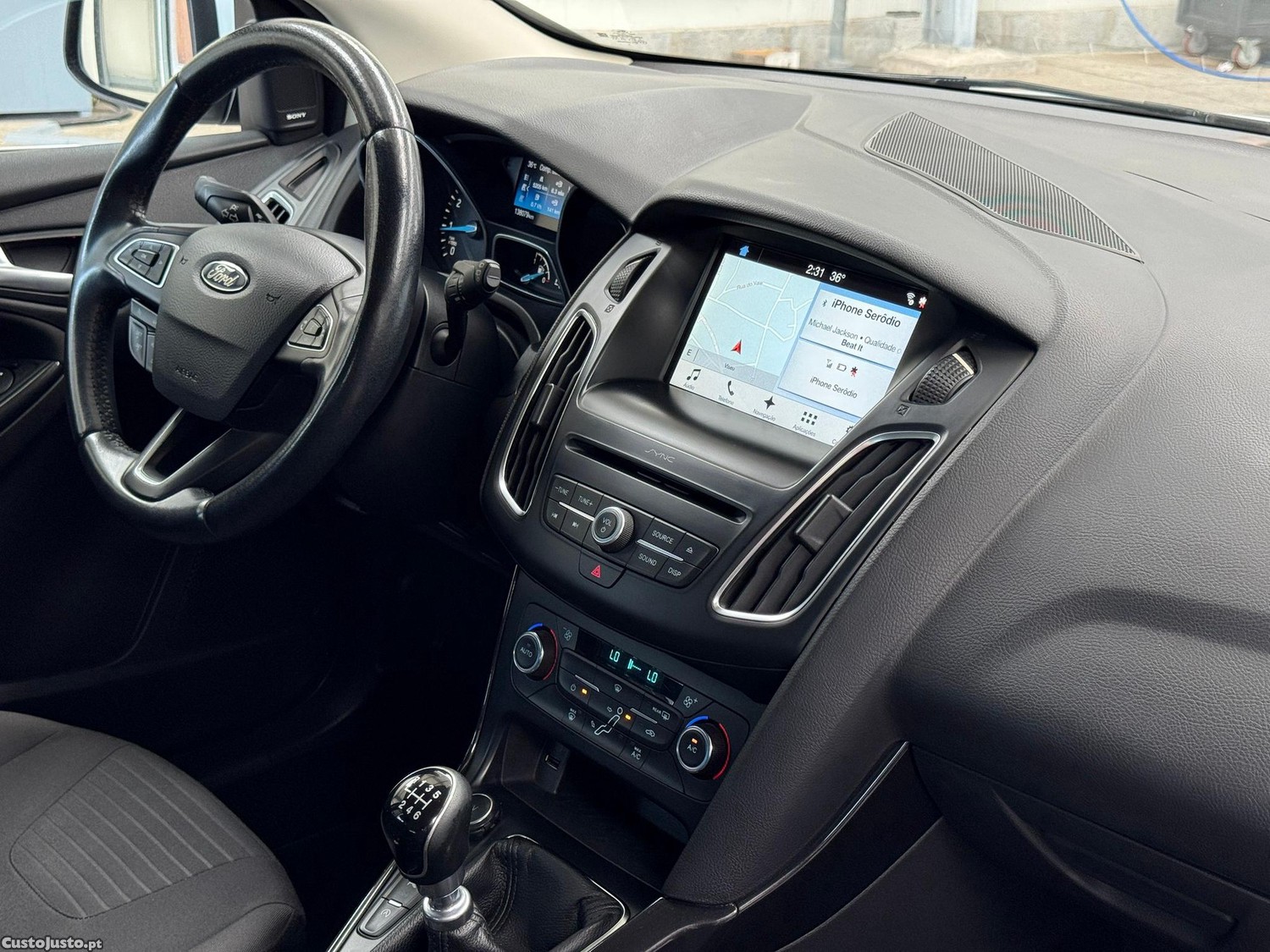 Ford Focus 1.0 SCTi Titanium — fotografia 26
