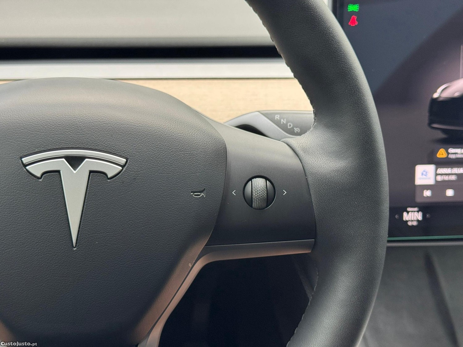 Tesla Model Y Tração Traseira — fotografia 11
