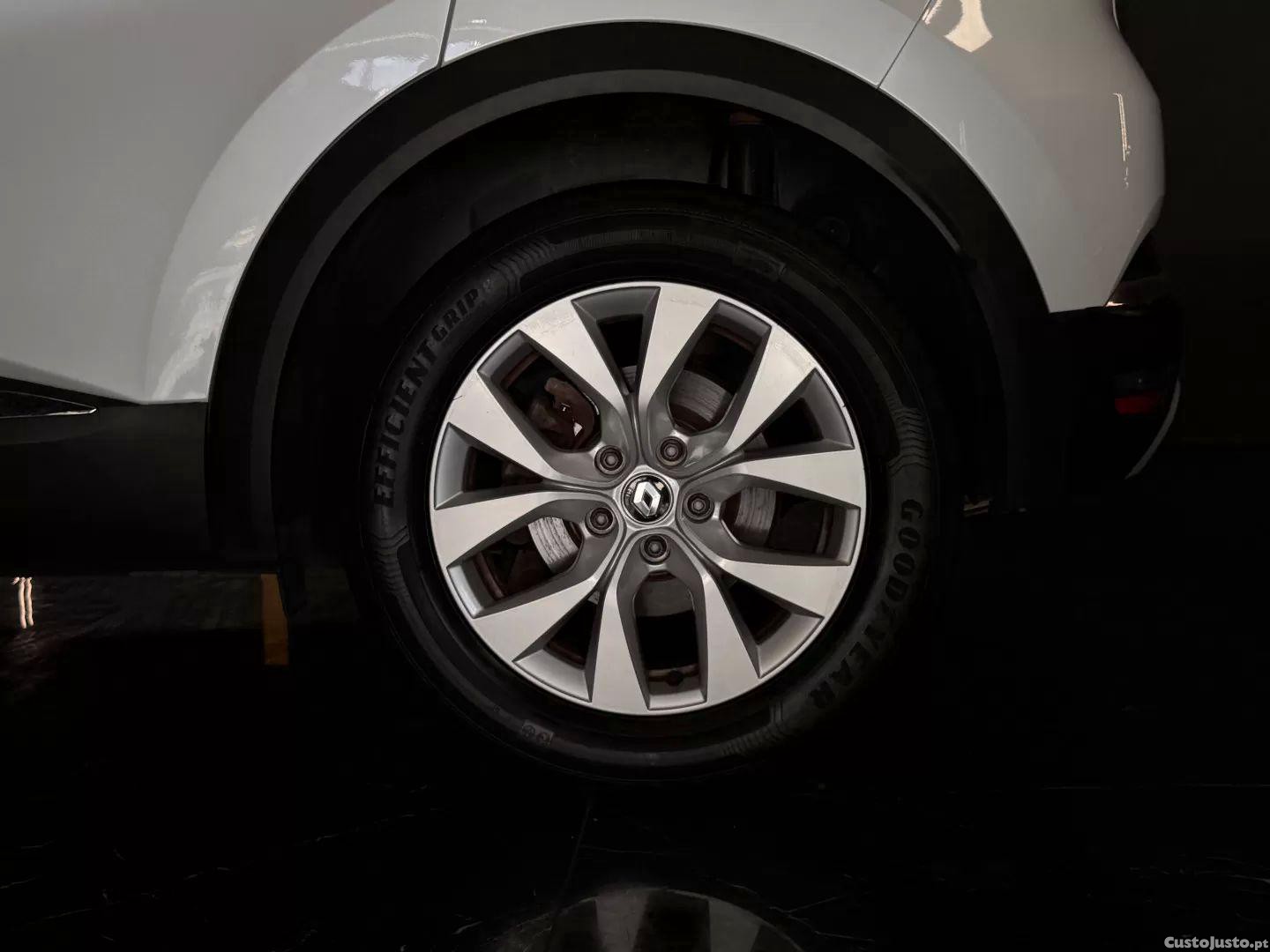 Renault Captur 1.6 e-tech plug-in intens — fotografia 17