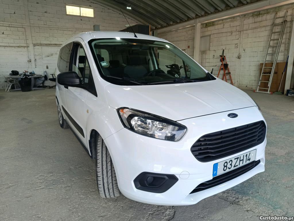 Ford Tourneo Courier 1.0 EcoBoost Ambiente 100cv — fotografia 27