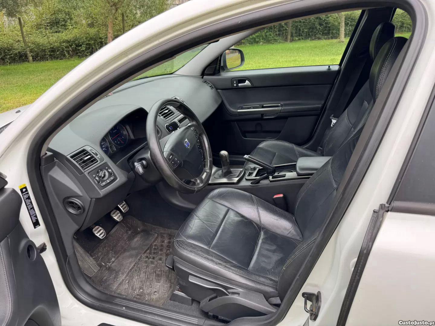 Volvo V50 1.6 d r-design — fotografia 3