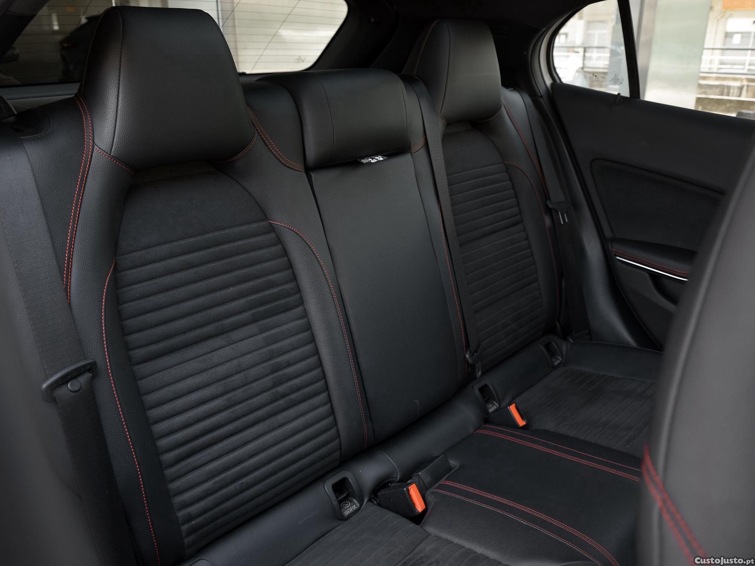 Mercedes-Benz GLA 200 D AMG Automático 141.000km — fotografia 6