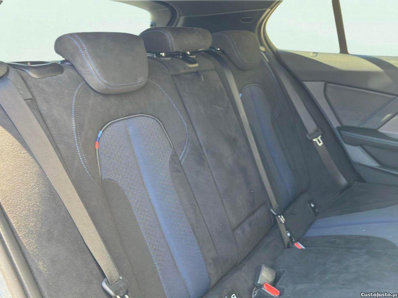 BMW 118 i Pack Desportivo M Auto — fotografia 5