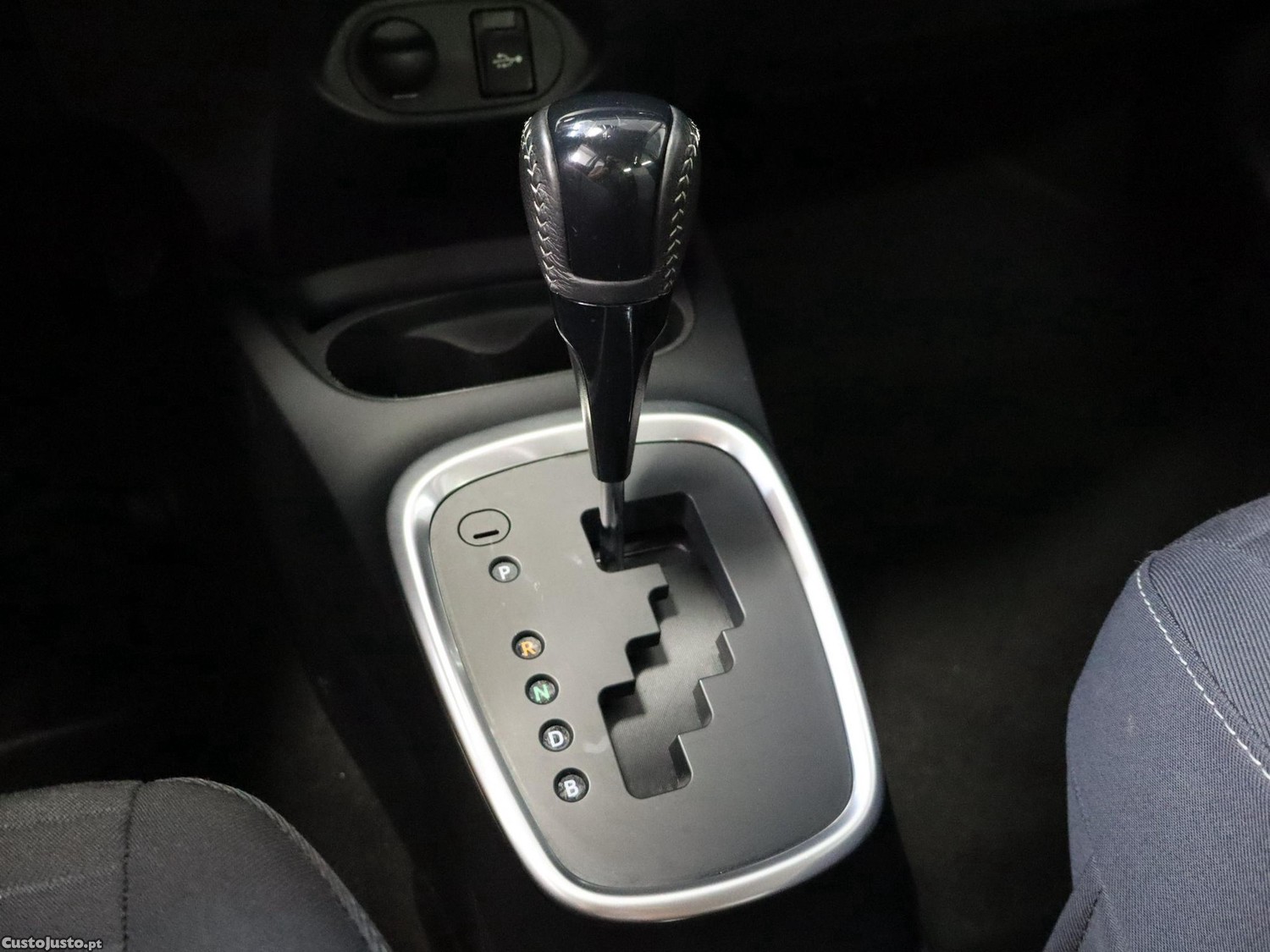 Toyota Yaris 1.5 HSD Comfort — fotografia 4
