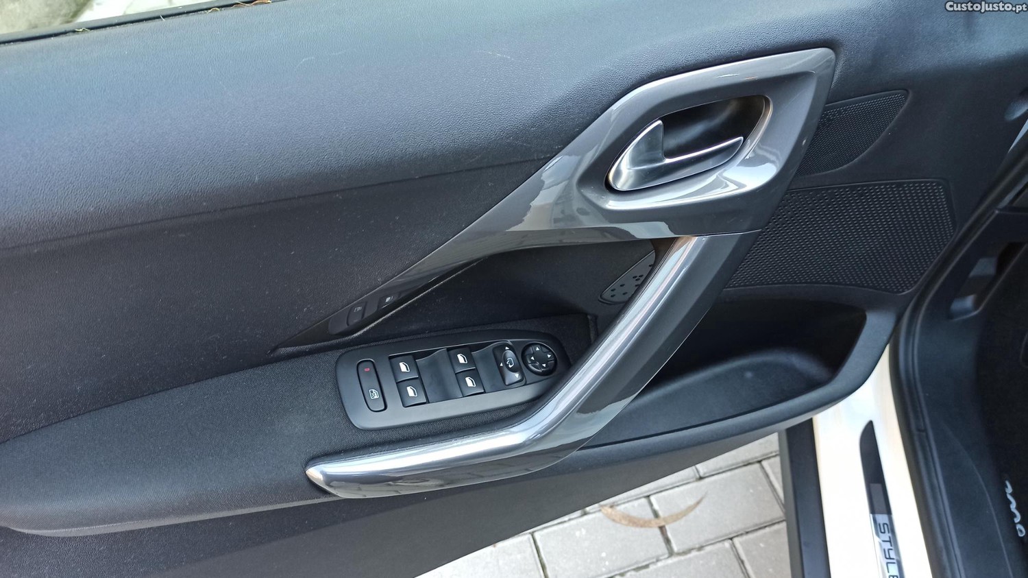 Peugeot 2008 STYLE — fotografia 4