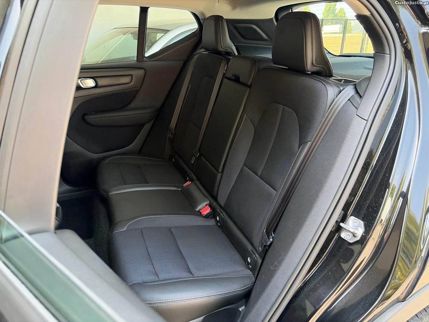 Volvo XC 40 2.0 D3 MOMENTUM PLUS NACIONAL 1 ÚNICO DONO 150 CV — fotografia 7