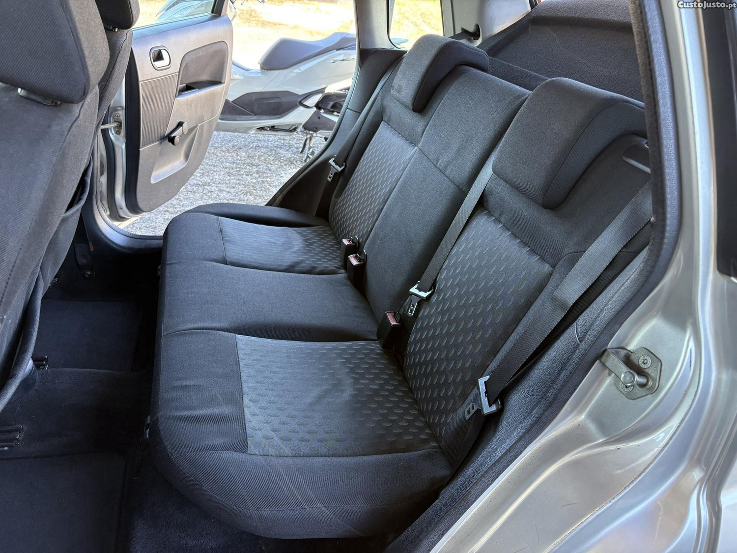 Ford Fiesta 1.25 Ambiente — fotografia 3