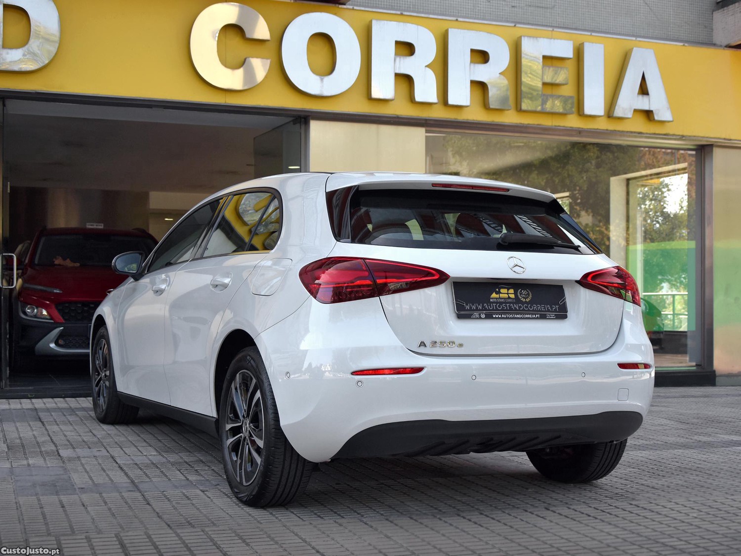 Mercedes-Benz A 250 e Plug-In IVA dedutível Nacional 14.900kms — fotografia 9
