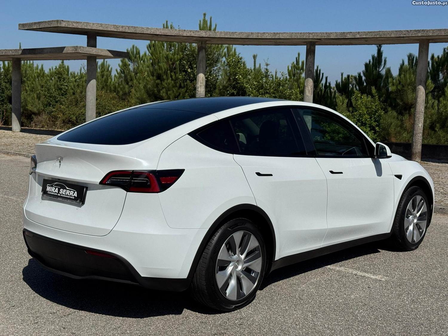 Tesla Model Y Tração Traseira — fotografia 17