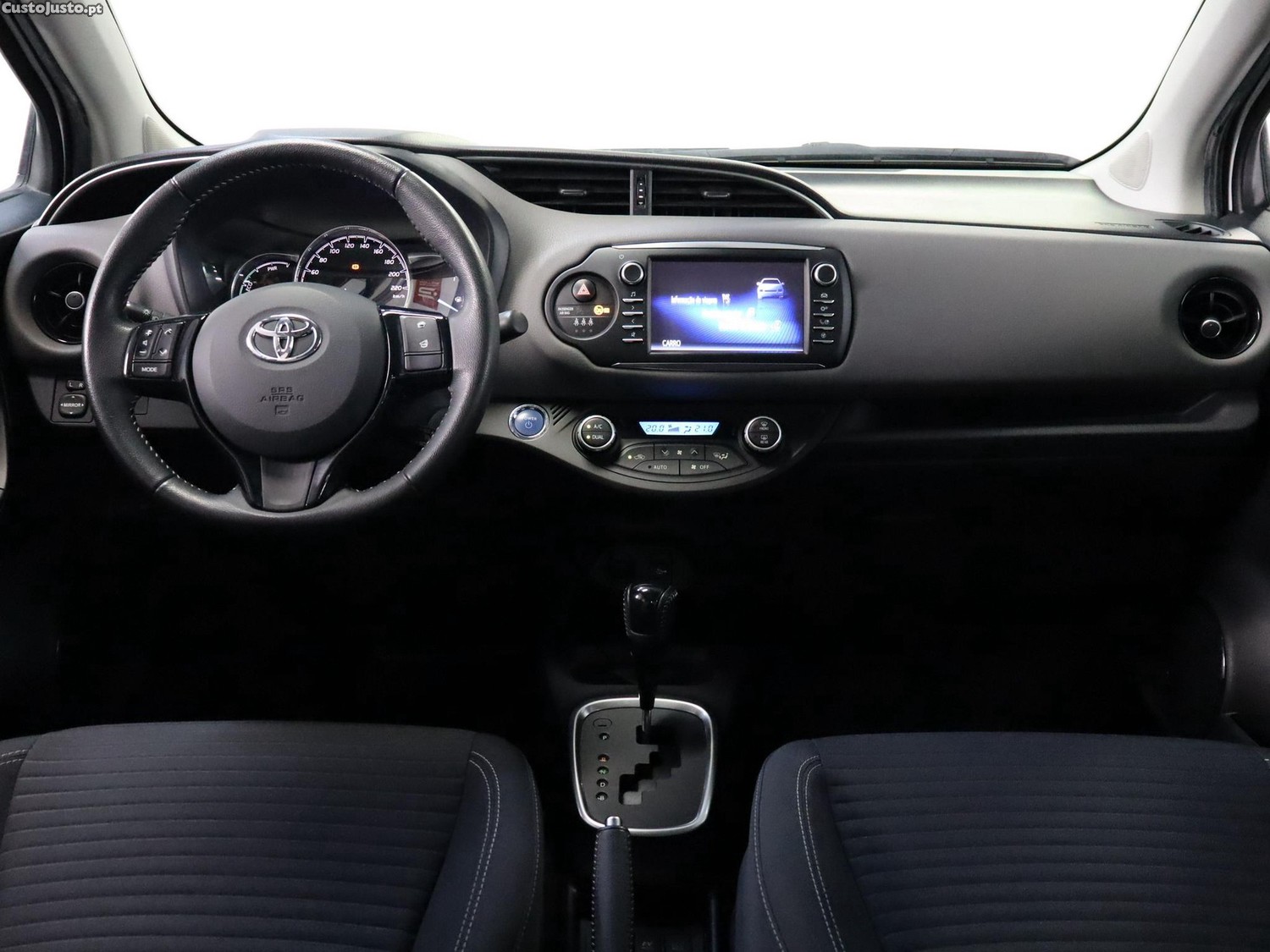 Toyota Yaris 1.5 HSD Comfort — fotografia 12