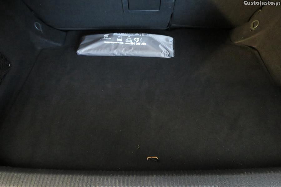 Peugeot 308 1.2 PureTech Allure — fotografia 7