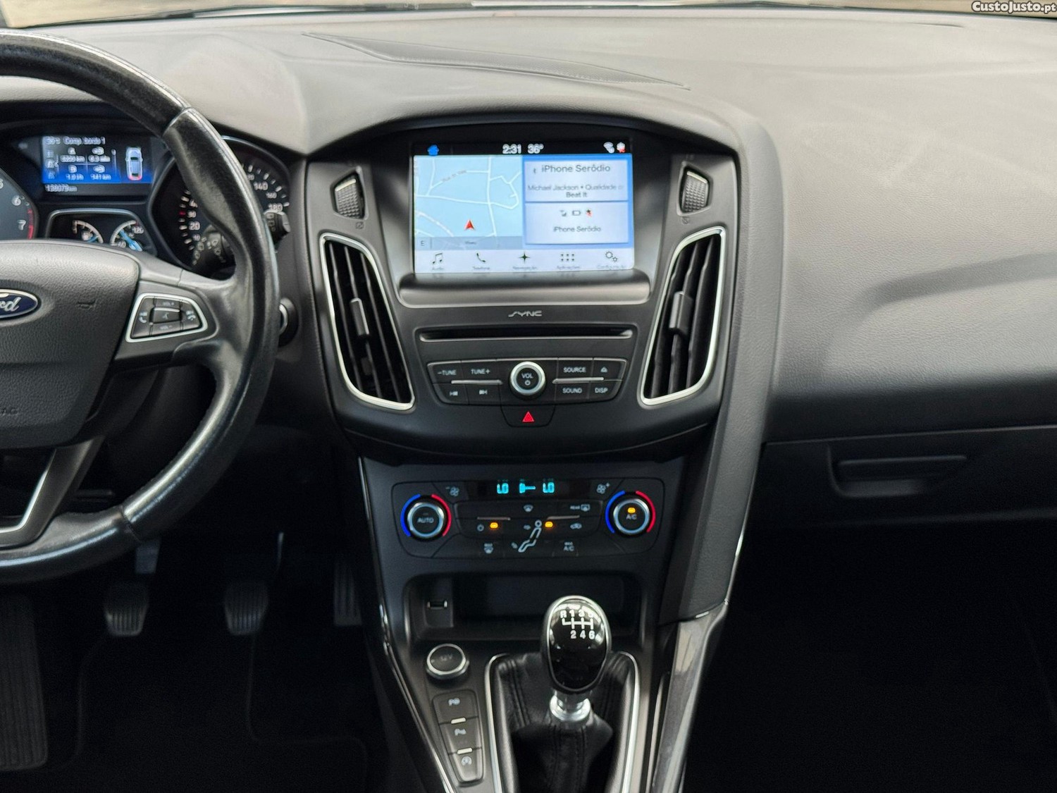 Ford Focus 1.0 SCTi Titanium — fotografia 5