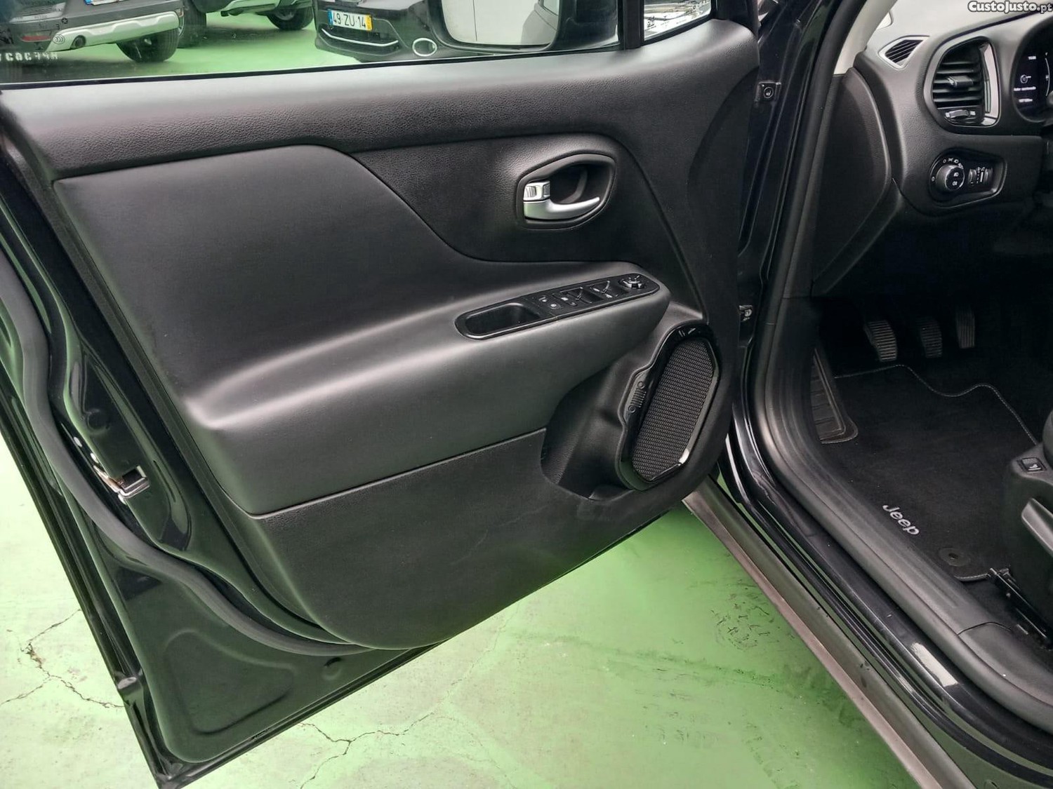 Jeep Renegade 1.6 MJD Night Eagle — fotografia 18