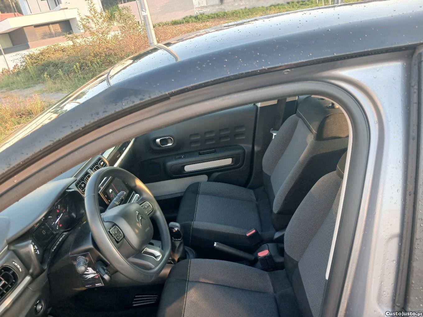 Citroën C3 PureTech Shine — fotografia 2