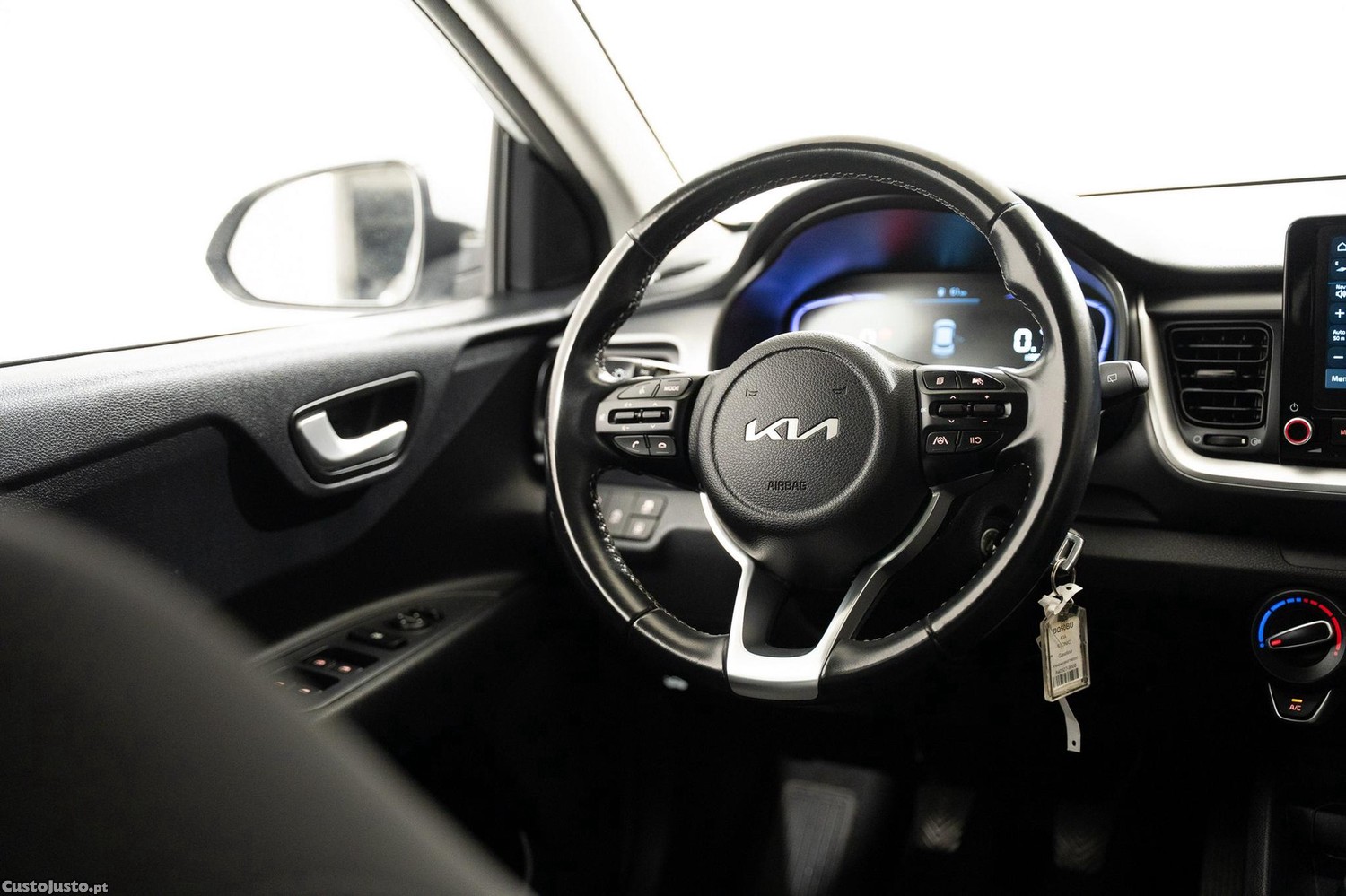 Kia Stonic 1.2 MPi Dynamic — fotografia 16