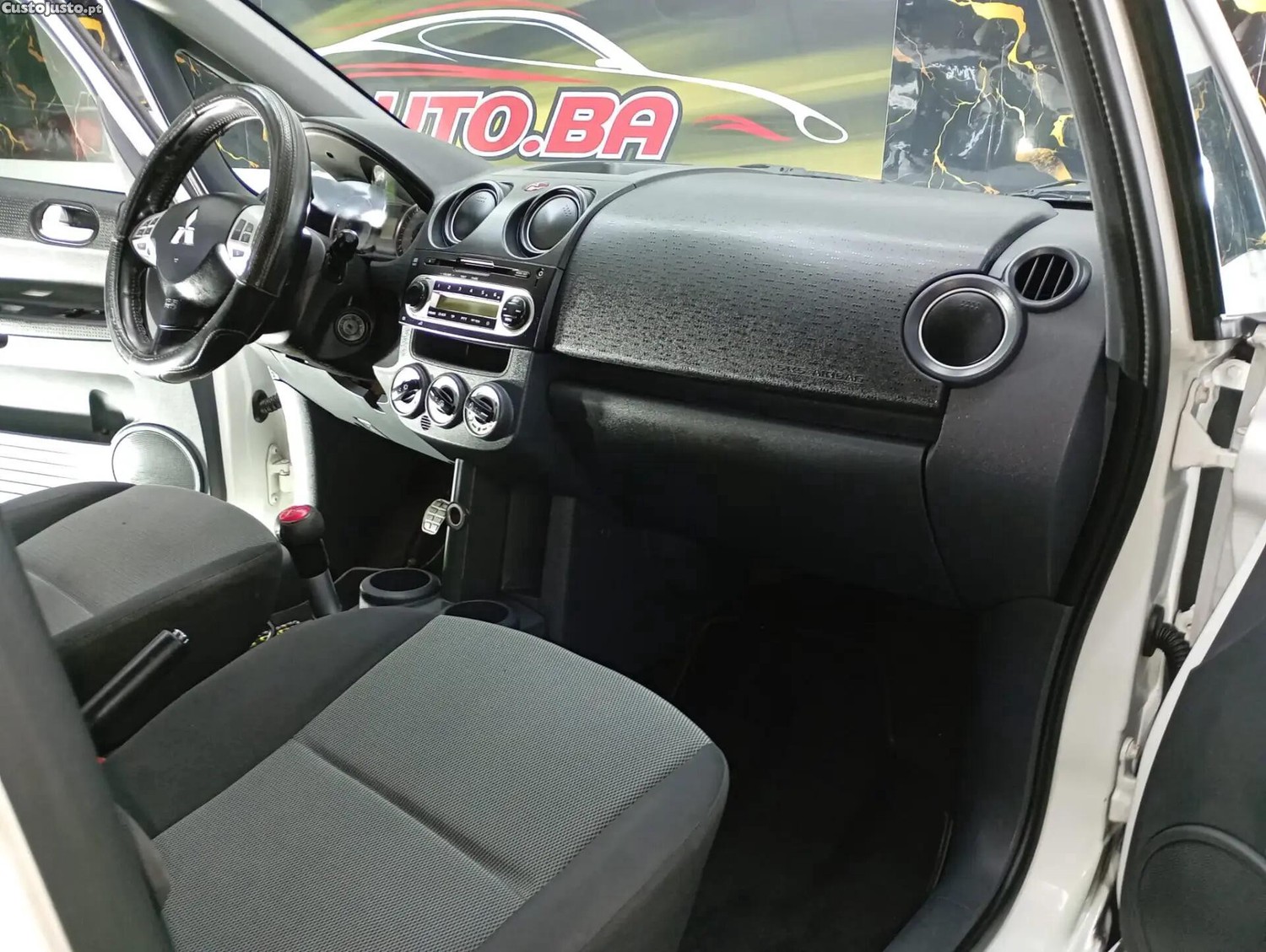 Mitsubishi Colt 1.3 Instyle — fotografia 11