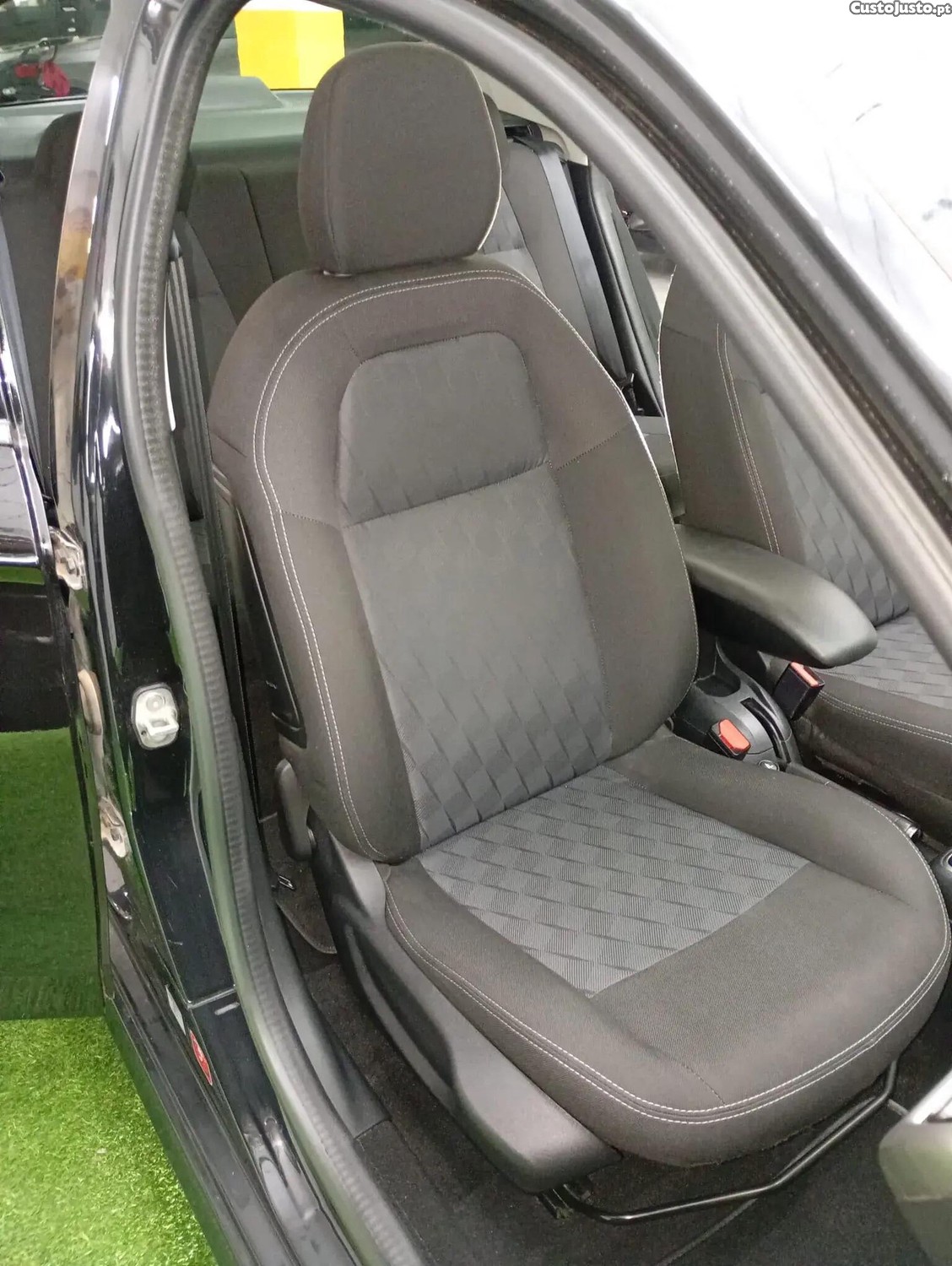 Citroën C-Elysée 1.6 BlueHDi Exclusive — fotografia 6