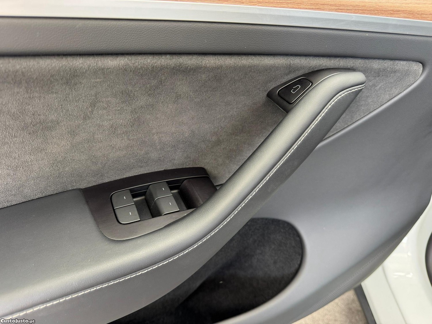Tesla Model Y Tração Traseira — fotografia 15