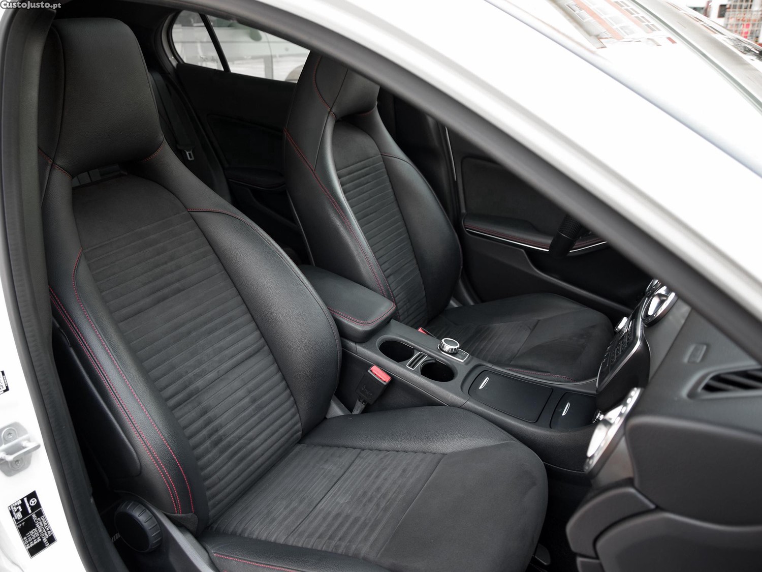 Mercedes-Benz GLA 200 D AMG Automático 141.000km — fotografia 7