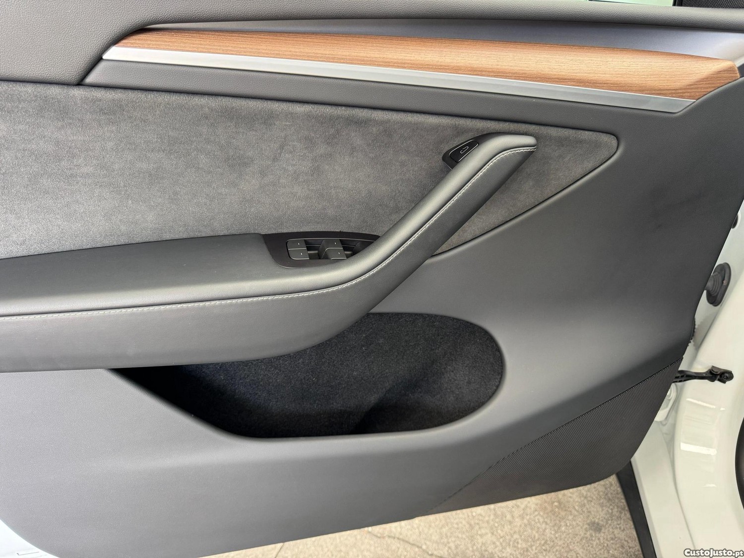 Tesla Model Y Tração Traseira — fotografia 16