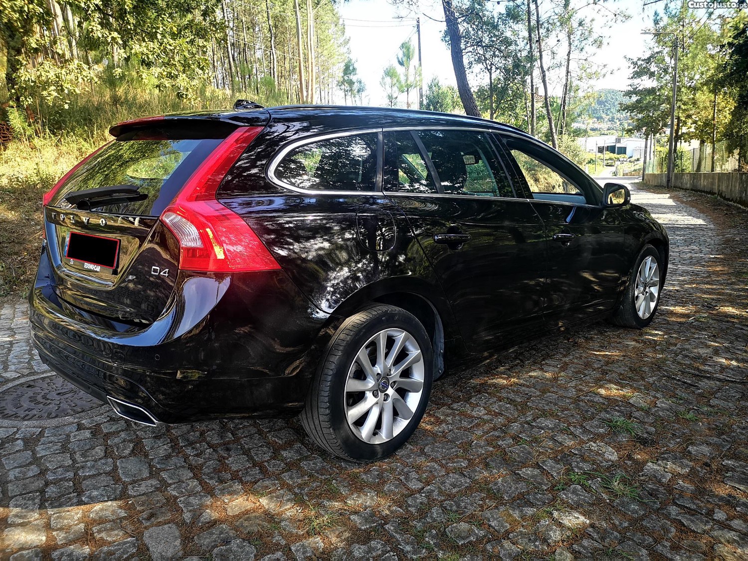 Volvo V60 2.0 D4 181CV MOMENTUM GEARTRONIC - FULL EXTRAS - C/ GARANTIA - COMO NOVA - "Preço Imbatível" - — fotografia 13