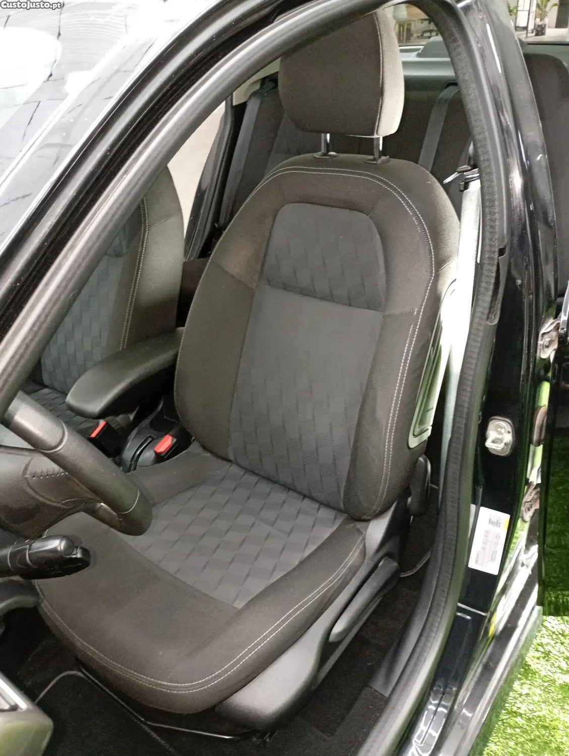 Citroën C-Elysée 1.6 BlueHDi Exclusive — fotografia 11