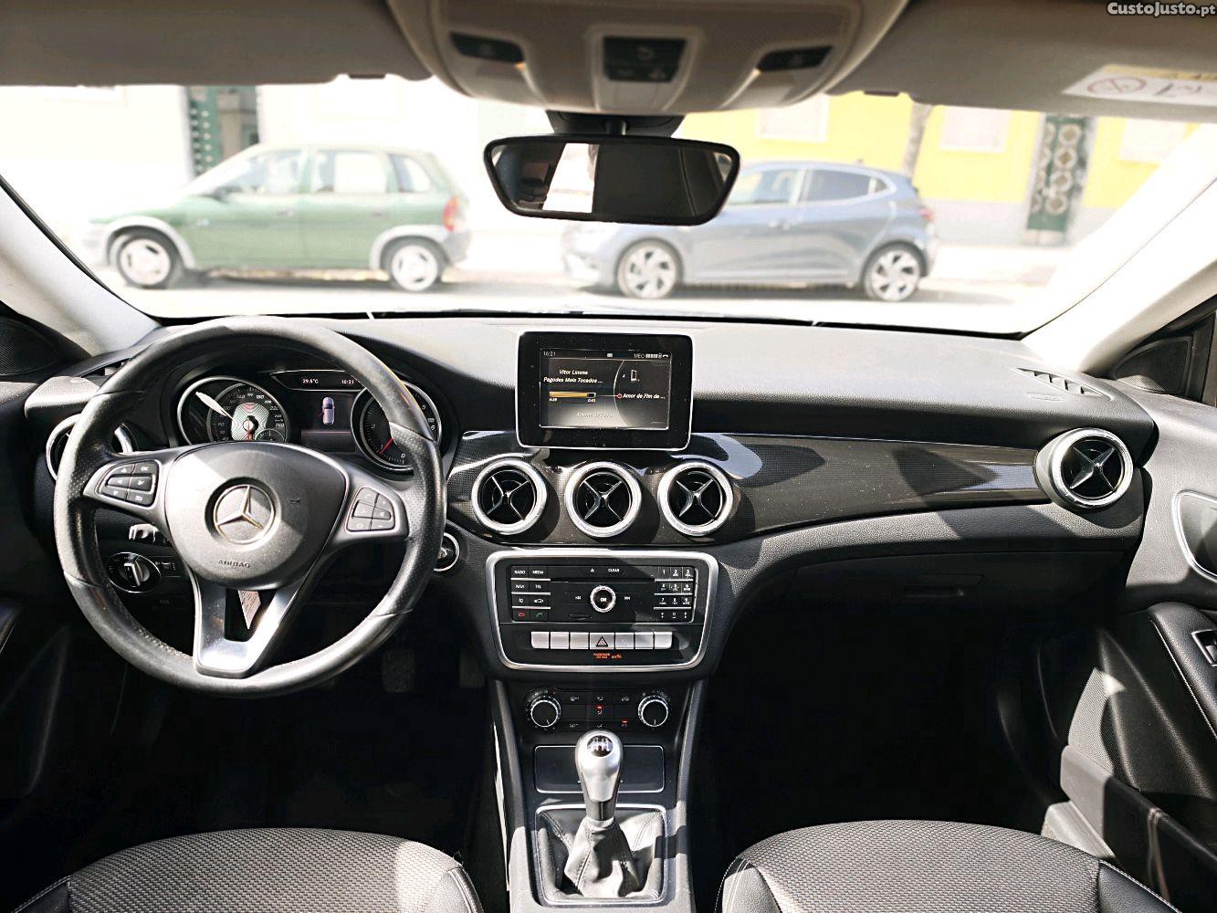 Mercedes-Benz CLA 180 d Shooting Brake — fotografia 2