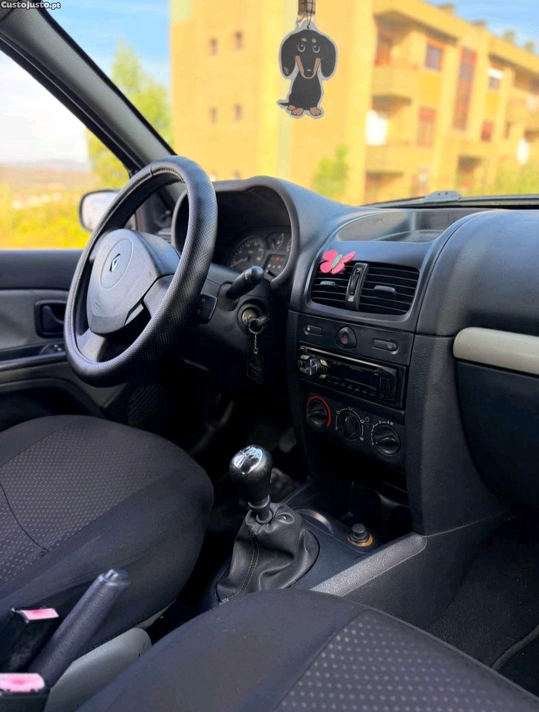 Renault Clio 1.5 dci — fotografia 5