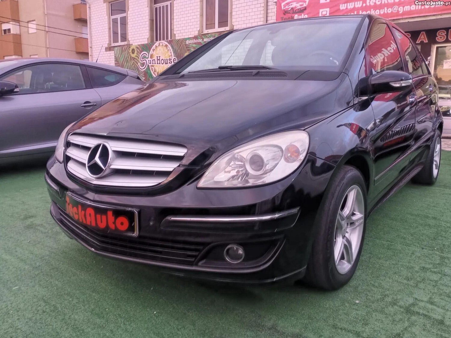 Mercedes-Benz B 180 Sem versão - 09 foto 2