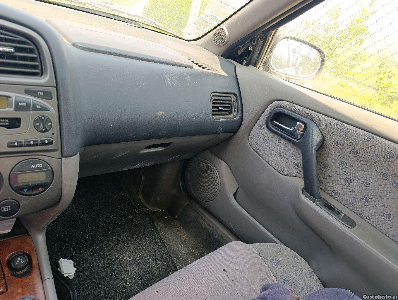Nissan Primera — fotografia 4