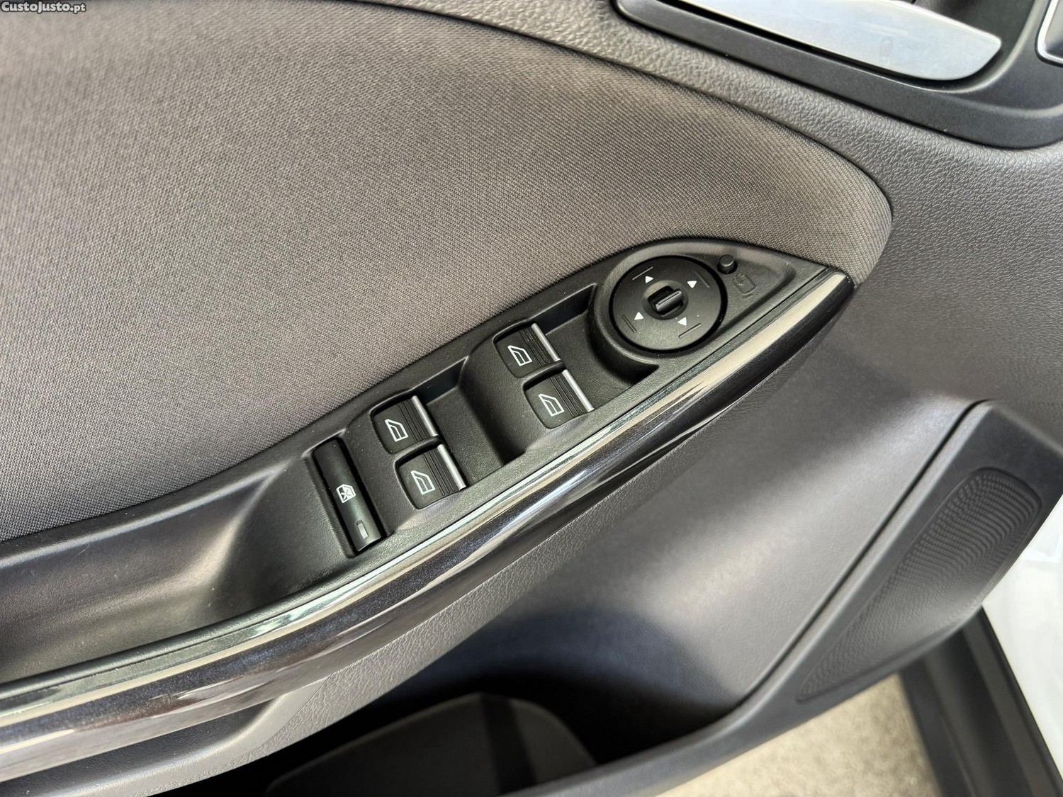 Ford Focus 1.0 SCTi Titanium — fotografia 15