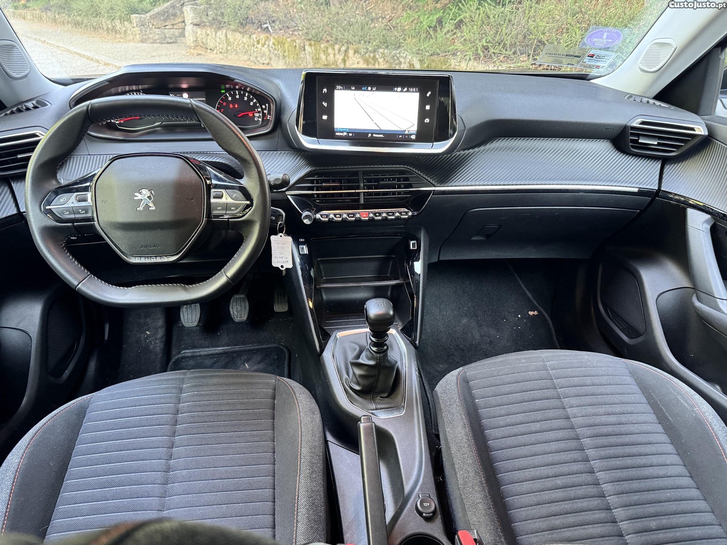 Peugeot 2008 Pure tech — fotografia 4