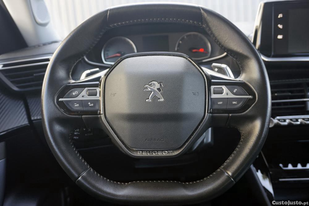 Peugeot 2008 1.2 PureTech Allure — fotografia 17