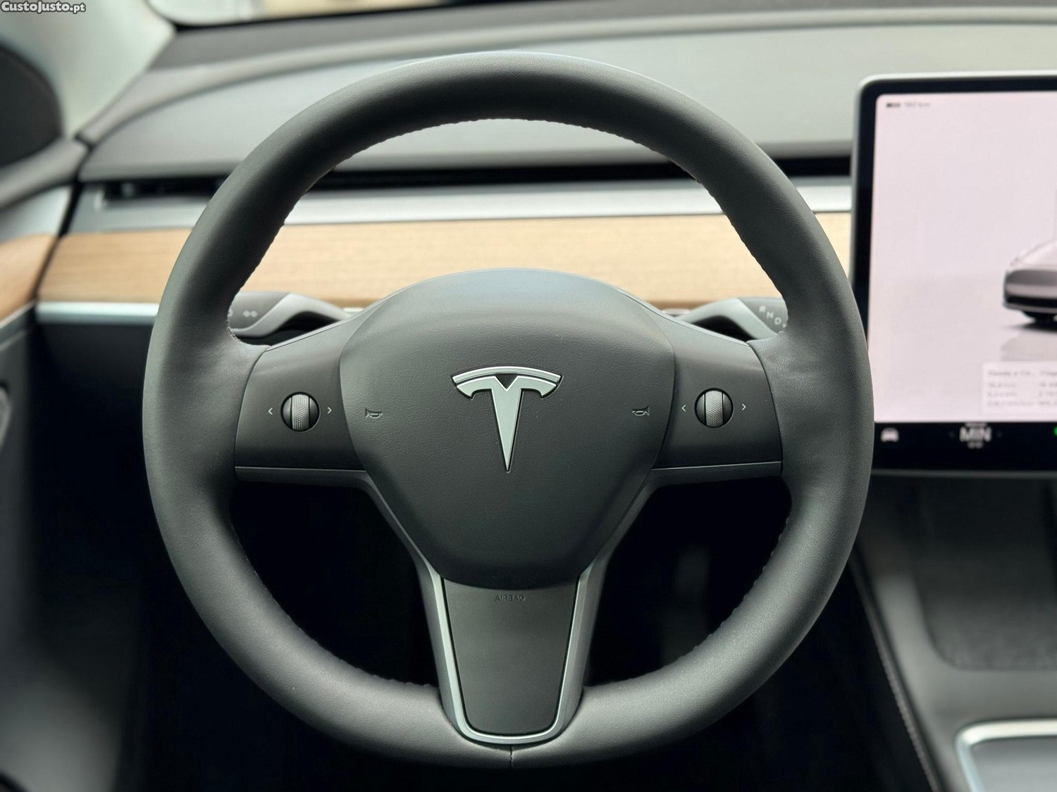 Tesla Model Y Tração Traseira — fotografia 13