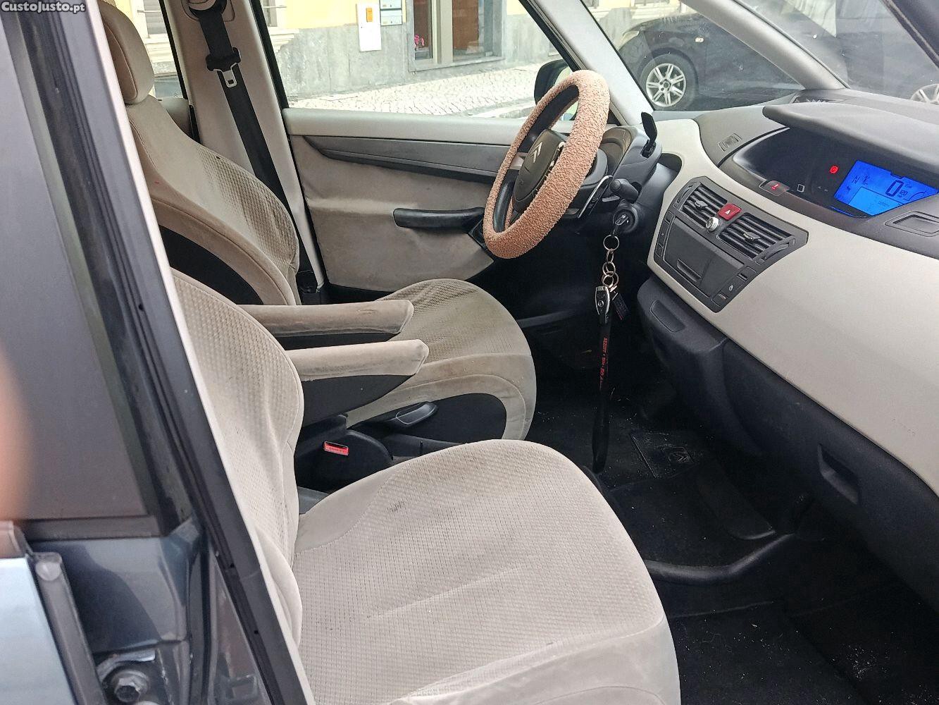 Citroën C4 Picasso 1.6 hdi — fotografia 2