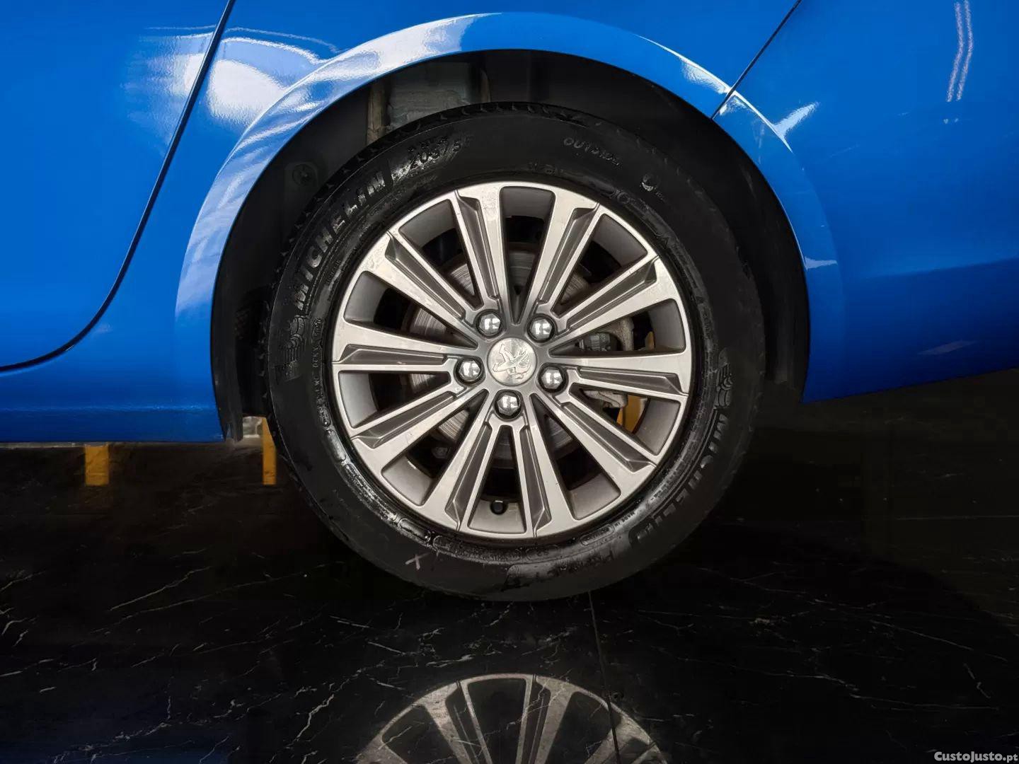 Peugeot 308 1.5 bluehdi style eat8 — fotografia 18