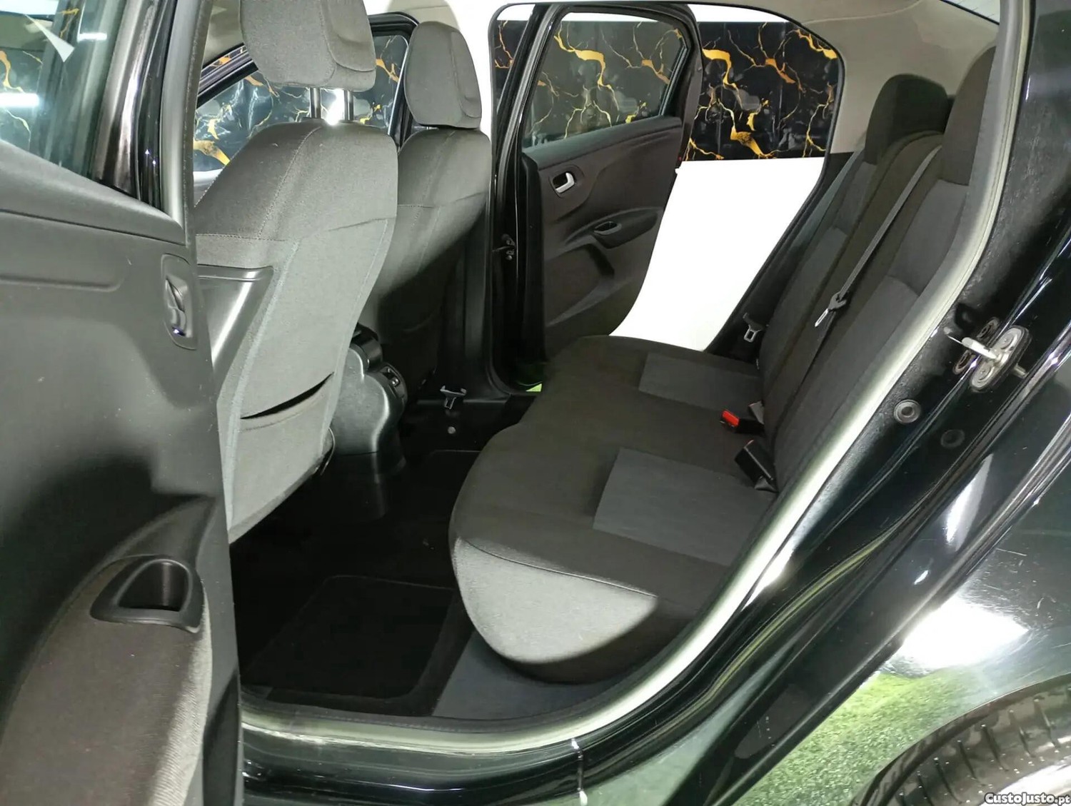 Citroën C-Elysée 1.6 BlueHDi Exclusive — fotografia 5