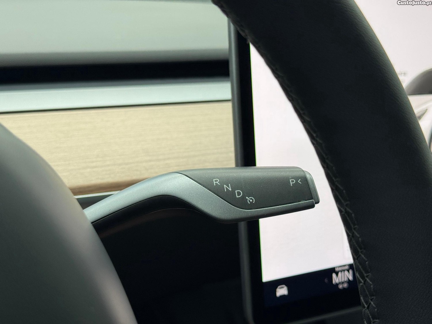 Tesla Model Y Tração Traseira — fotografia 9