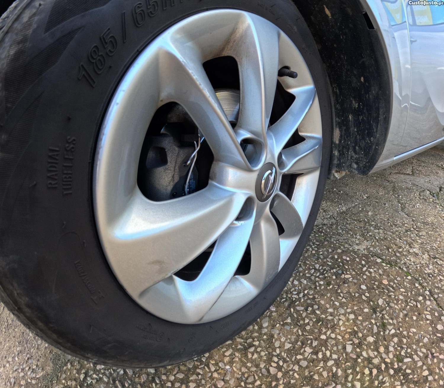 Opel Corsa Edition 1.2 — fotografia 9