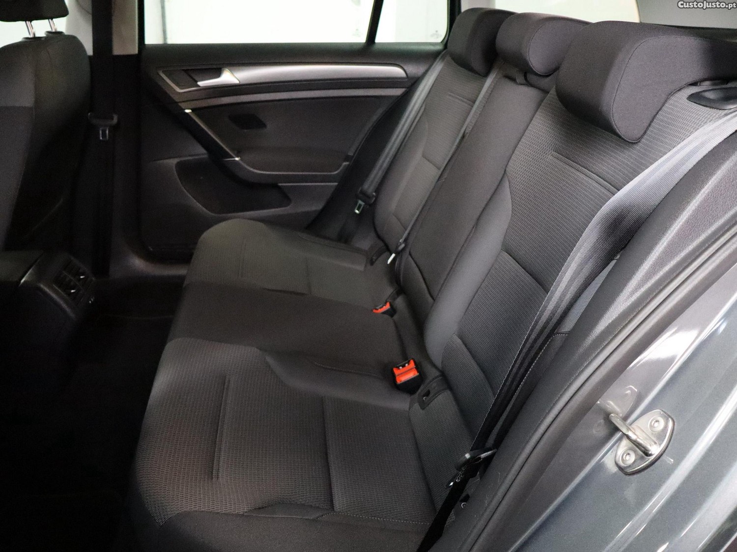 Volkswagen Golf Variant 1.6 TDi Confortline — fotografia 14