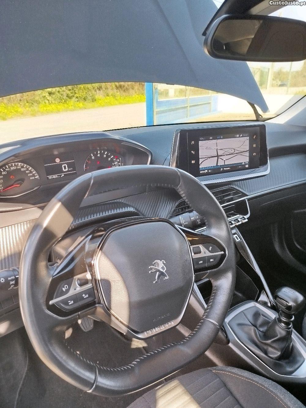 Peugeot 2008 1.2 i — fotografia 3
