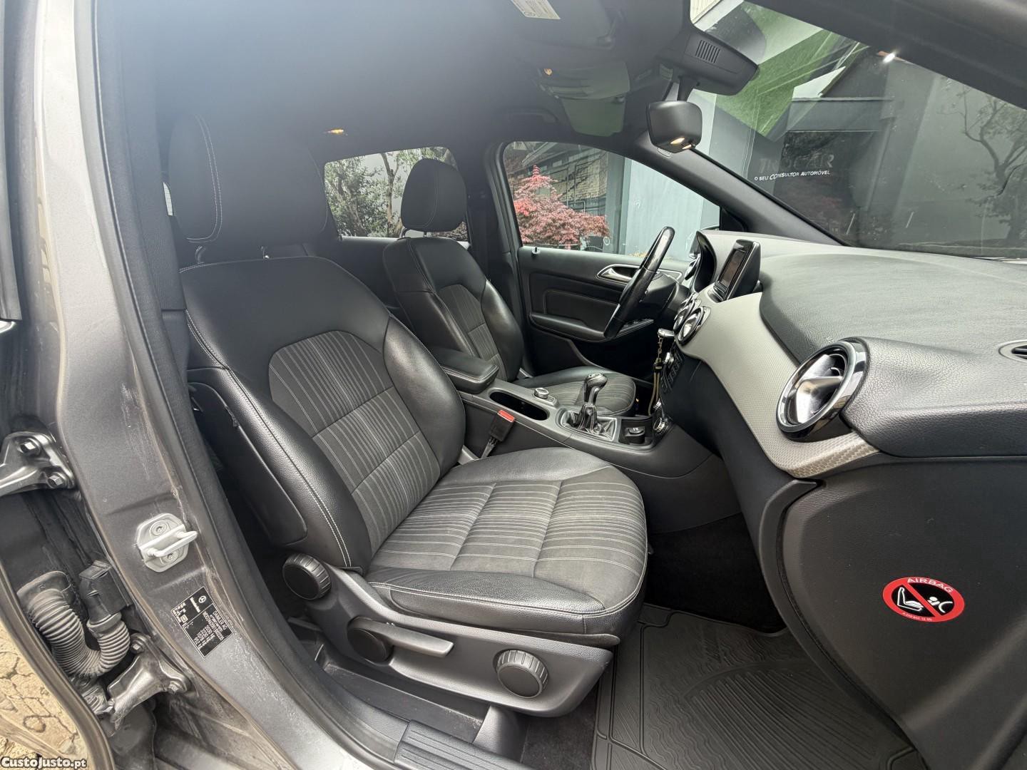 Mercedes-Benz B 180 CDi BlueEfficiency — fotografia 12