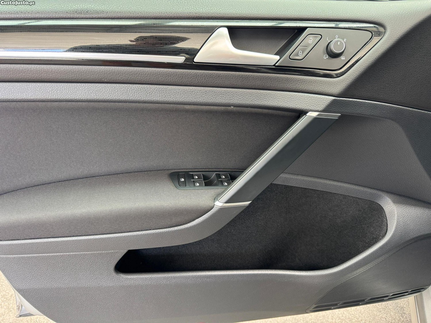 Volkswagen Golf 1.6 TDI Highline DSG — fotografia 16