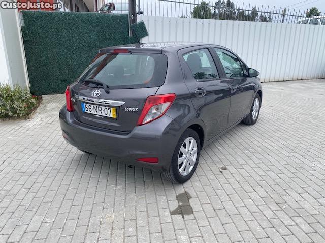 Toyota Yaris 1.0 VVTI 75 CV — fotografia 3