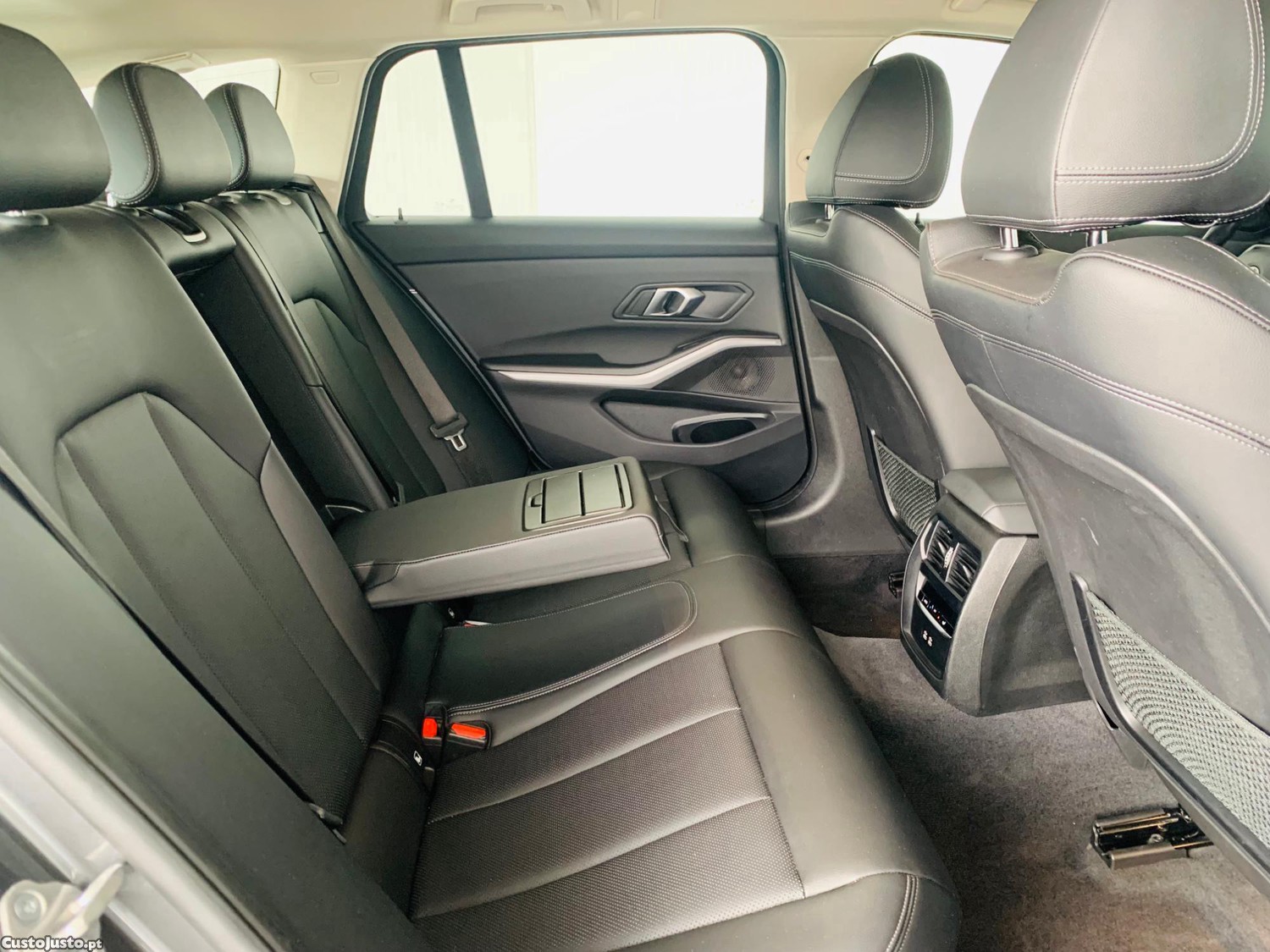 BMW 318 d Touring Auto — fotografia 3